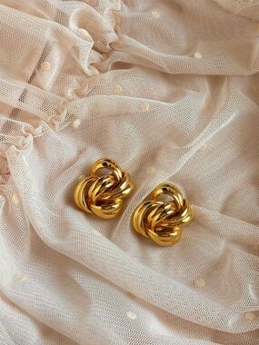 Vintage Givenchy Gold Knot Clip-On Earrings - Classic Women's Jewelry